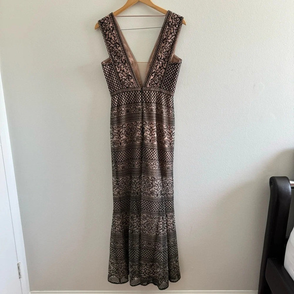 BCBGmAxazria Aurora Embroidered Tulle Mesh Maxi Dress Gown Size 4 - Picture 12 of 16